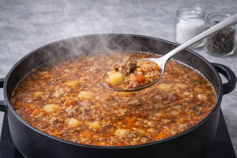 Классический харчо из свинины с рисом и картошкой